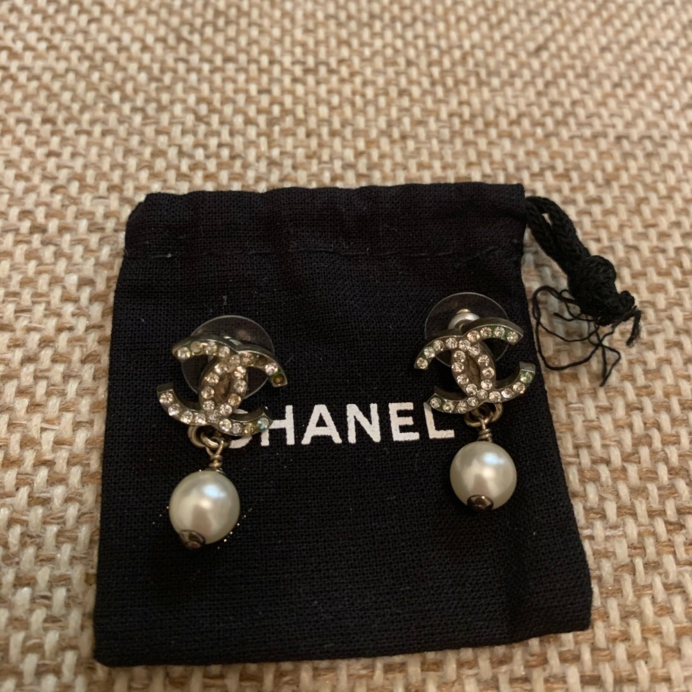 Chanel earring authentic